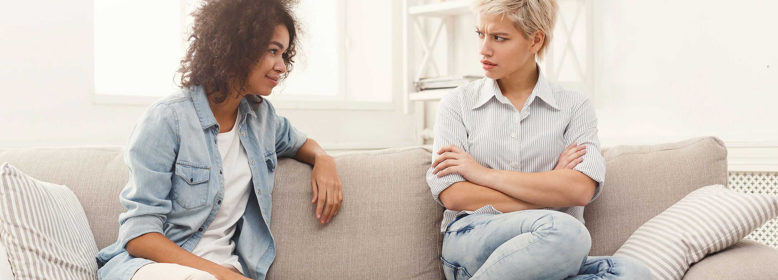 4 conflict styles that hurt relationships. Image of couple talking intently.