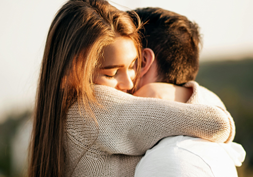 Coach_BundleConflict_CoupleHug